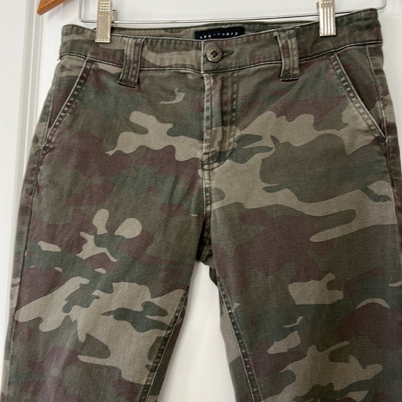 Sanctuary by Anthropologie Camo Print Skinny Jeans w MEASUREMENTS Size 27 - Picture 1 of 9